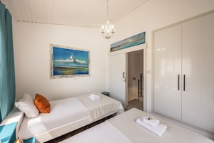 2 habitaciones, cunas y ropa de cama 