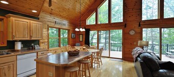 NEW! Family cabin, crystal clear lake. Deck WaterToys 2KingBeds 2 hours from TC