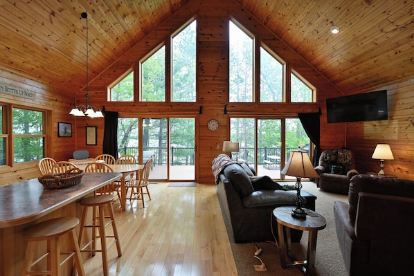 Smart TV, fireplace
