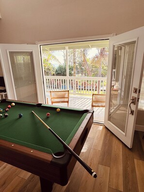 Game room - Hakalau, Hilo- Big Island Luxury - 3000+ SqFt. 4 Bed 4 Bath. Beach Close. (Hakalau)