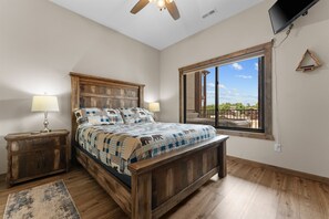 5 bedrooms, iron/ironing board, travel cot, free WiFi - 5BR home  with Hot Tub & Coffee Bar Lake Access! (Branson)