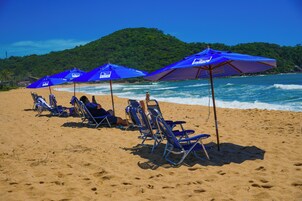 Sulla spiaggia, sabbia bianca
