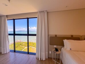 コンフォート ダブルルーム パーシャルシービュー | セーフティボックス (室内)、ノートパソコン用作業スペース、防音設備、WiFi (無料)