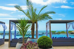 Indoor pool, outdoor pool