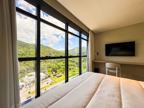 舒適雙人房, 山景 | 客房內保險箱、筆電工作空間、隔音、免費無線上網