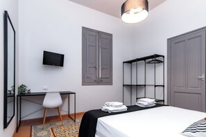 Classic Apartment | Egyptian cotton sheets, premium bedding, free WiFi, bed sheets