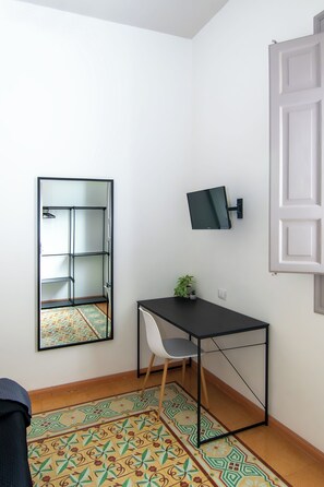 Classic Apartment | Egyptian cotton sheets, premium bedding, free WiFi, bed sheets