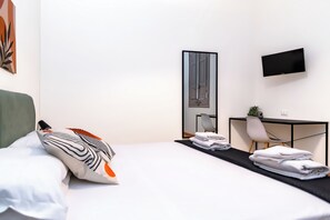 Classic Apartment | Egyptian cotton sheets, premium bedding, free WiFi, bed sheets