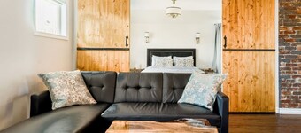 Stylishly Remodeled Queen Victoria Loft
