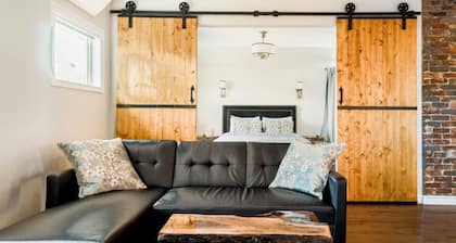 Stylishly Remodeled Queen Victoria Loft