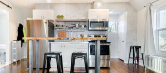 Stylishly Remodeled Queen Victoria Loft