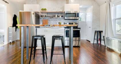 Stylishly Remodeled Queen Victoria Loft