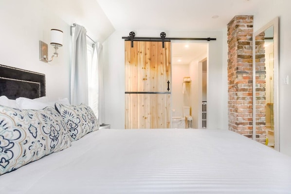 1 bedroom, desk, iron/ironing board, free WiFi