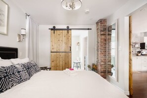 1 室のベッドルーム、アイロン / アイロン台、WiFi (無料)、ベッドシーツ