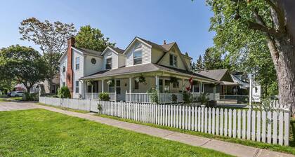 Niagara-on-the-Lake Oscar Wilde Room!