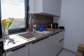 Micro-ondes, four, plaque de cuisson, lave-vaisselle