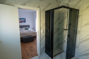 4 quartos, ferros/tábuas de passar roupa, Wi-Fi, roupa de cama