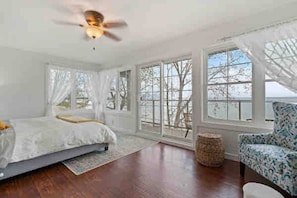 4 bedrooms, desk, iron/ironing board, travel cot