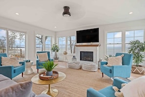 Smart TV, fireplace, stereo