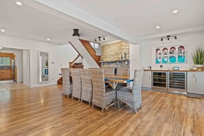 Dining - Crystal Beach Executive Waterfront Lakehouse (Fort Erie)