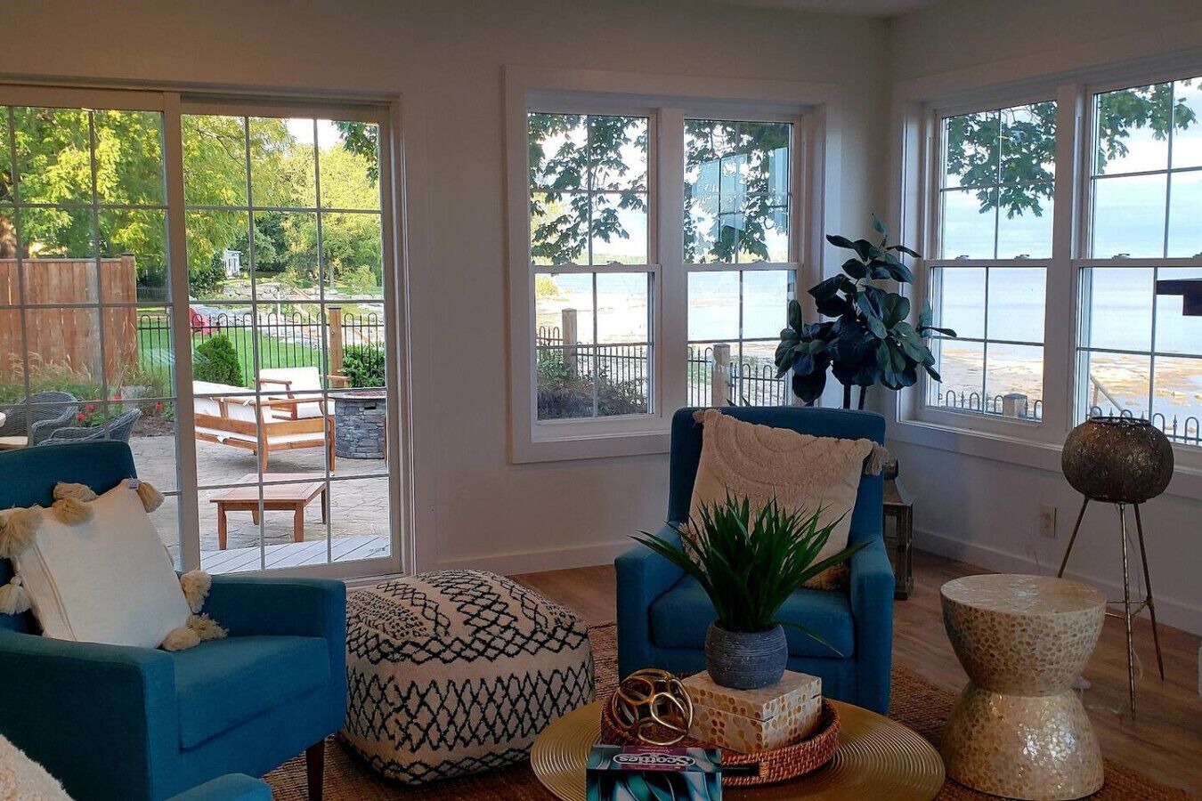 Smart TV, chimenea, estéreo