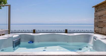 Crystal Beach Executive Waterfront Lakehouse