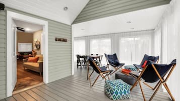 Smart TV, fireplace, video games