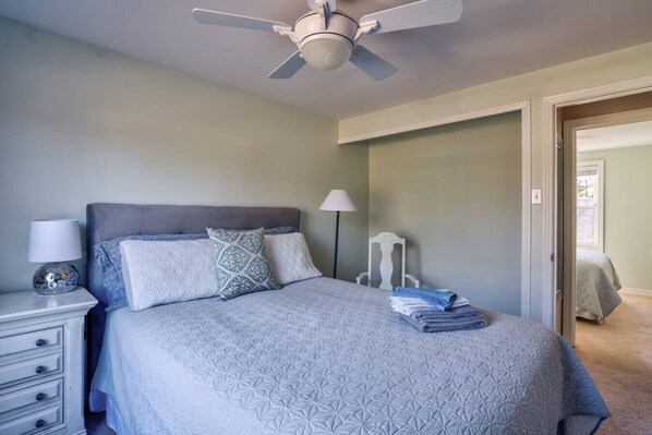 1 غرفة نوم ومكتب وواي فاي وملاءات أسرّة