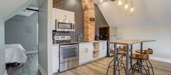 Niagara Falls Clean and Stylish Loft