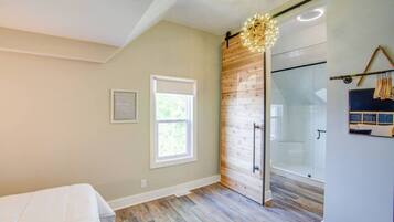 1 soveværelse, skrivebord, strygejern/strygebræt, weekendseng