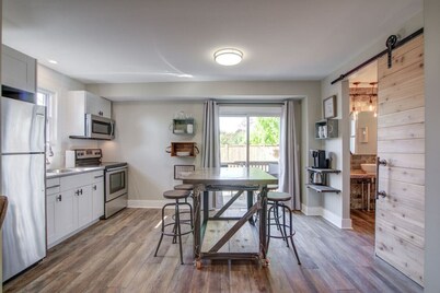 Niagara Falls Stylish and Clean Boutique Apartment