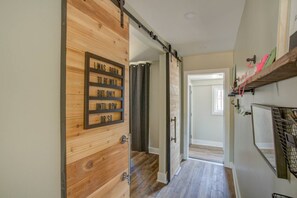 Interior - Niagara Falls Stylish and Clean Boutique Apartment (Niagara Falls)