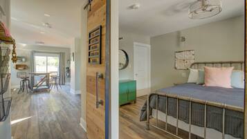 1 chambre, bureau, fer et planche à repasser, lit parapluie