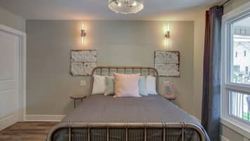 1 soveværelse, skrivebord, strygejern/strygebræt, weekendseng