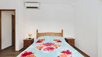 House | 3 bedrooms, individually furnished, bed sheets
