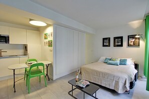 5 habitaciones, tabla de planchar con plancha, wifi y ropa de cama 