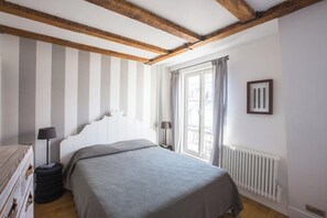 2 chambres, fer et planche à repasser, Wi-Fi, draps fournis
