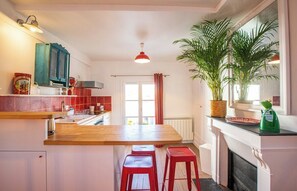 Kylskåp, ugn, spishäll och diskmaskin