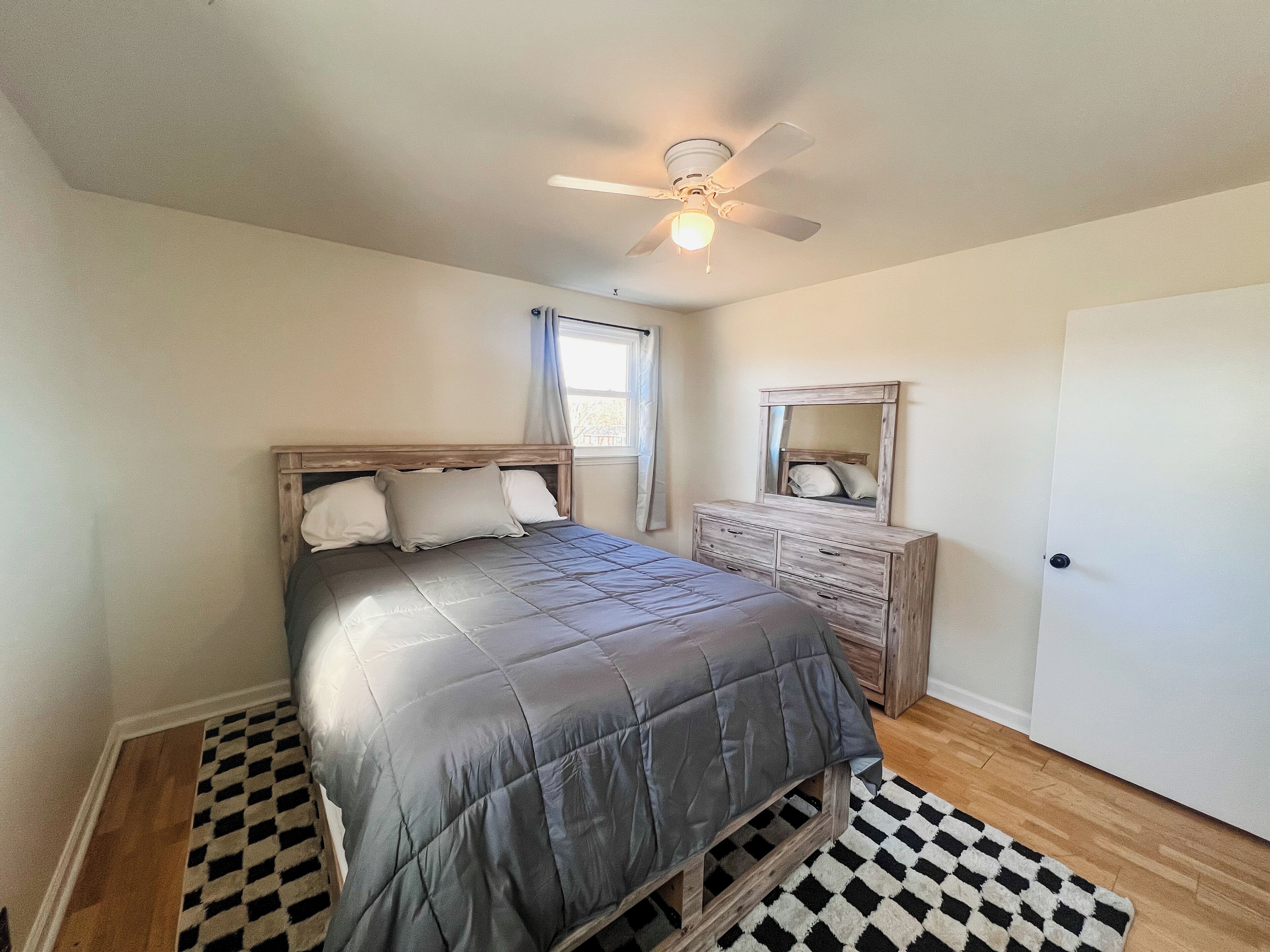 3 bedrooms, desk, free WiFi, bed sheets