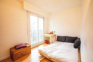 2 chambres, fer et planche à repasser, Wi-Fi, draps fournis