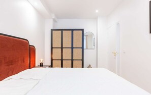 2 chambres, fer et planche à repasser, Wi-Fi, draps fournis
