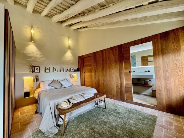 1 bedroom, iron/ironing board, bed sheets