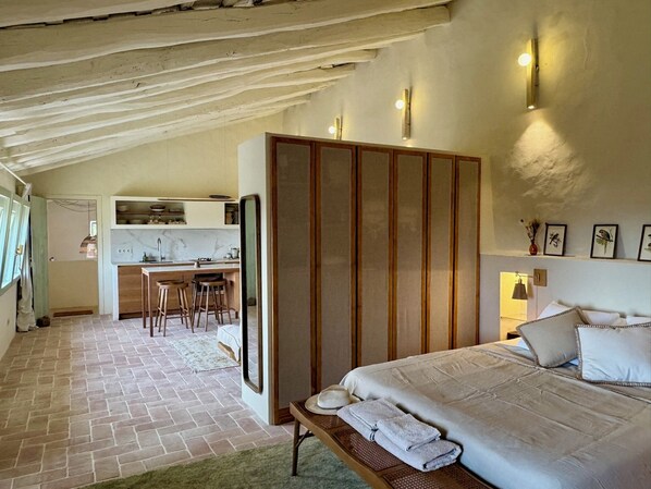 1 bedroom, iron/ironing board, bed sheets