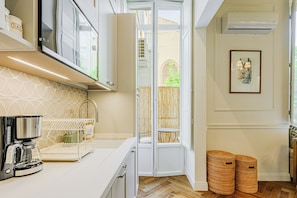Microonde, forno, piano cottura, lavastoviglie