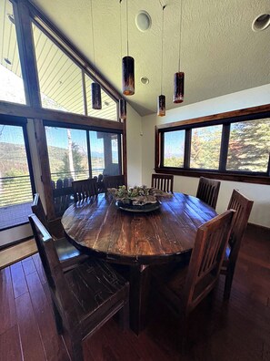Dining - 4-bedroom cabin in the aspens above Heber City with WiFi (Heber City)