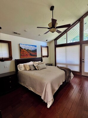 4 slaapkamers, een strijkplank/strijkijzer, wifi, beddengoed