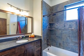 Shower, hair dryer, towels, soap - 4-bedroom cabin in the aspens above Heber City with WiFi (Heber City)