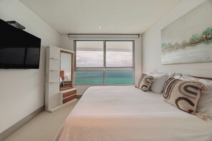 Appartement Majestueux, balcon, vue plage | Literie de qualité supérieure, couette en duvet d'oie