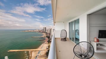 Apartamento Deluxe, balcón, vistas a la playa | Balcón