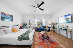 1 bedroom, desk, iron/ironing board, free WiFi - Charming Top Floor Gem City Ocean Views in fabulous Bankers Hill, San Diego (San Diego)